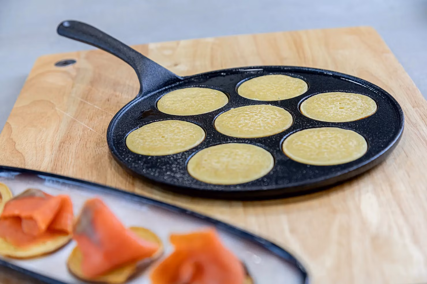 KitchenCraft Cast Iron Non-Stick 7-Hole Pancake and Blini Frying Pan, Black – 3