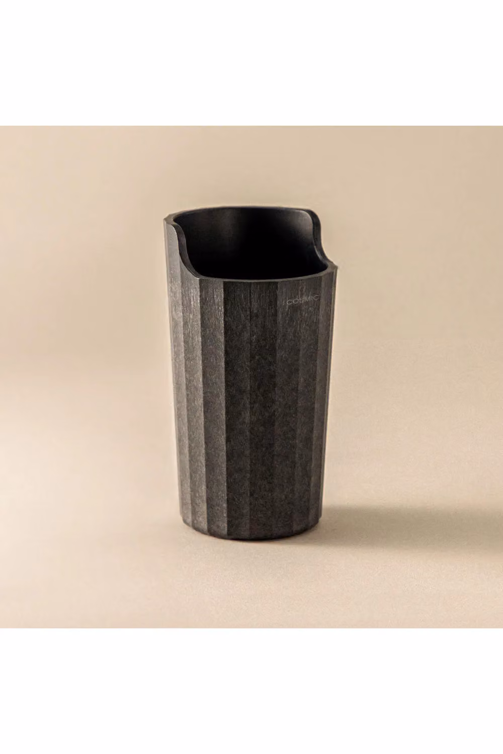 Cosmic Avenir Toothbrush Holder in Black Plastic with Polygonal Design – 2
