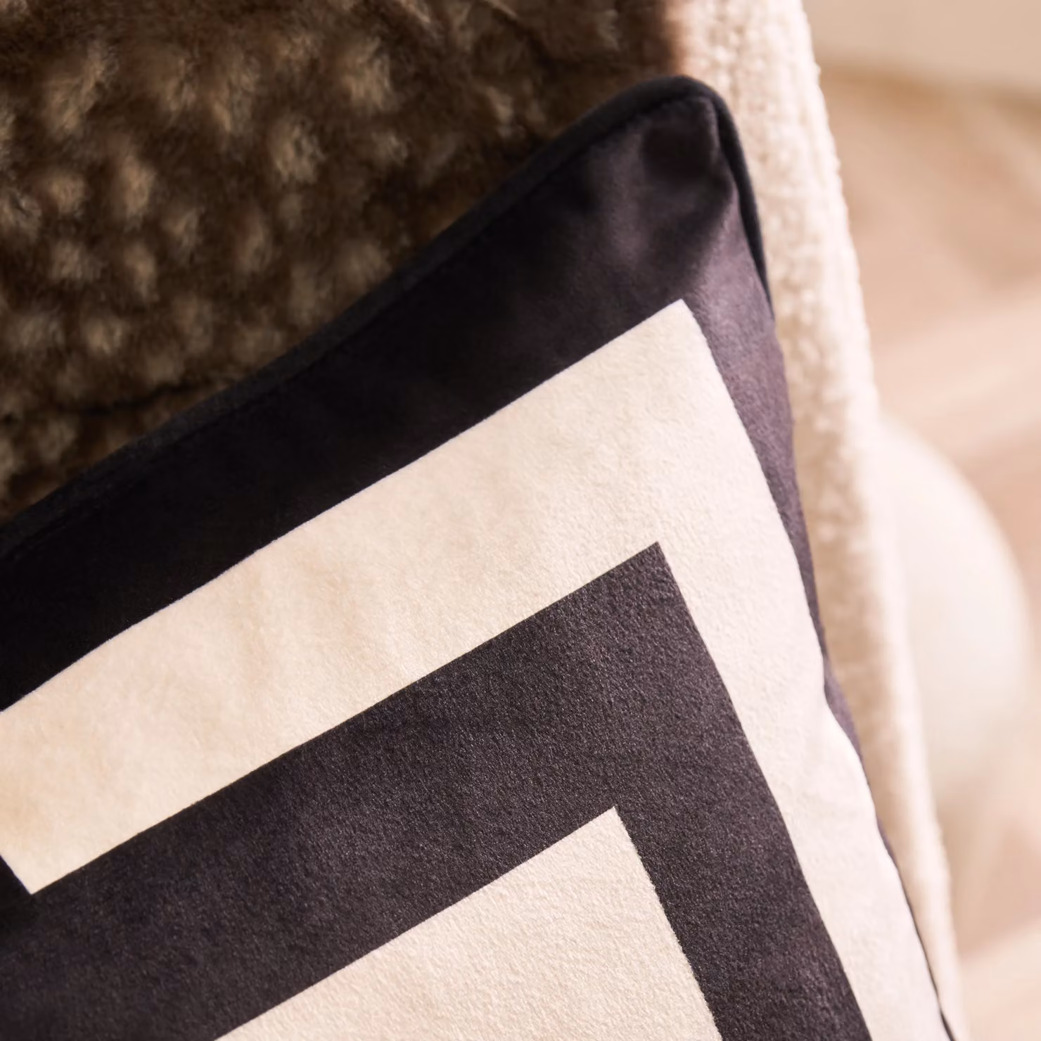 OHS Pack of 2 Monochrome Graphic Print Matte Velvet Decorative Square Cushion Covers, W/D/H: 45 x 45 x 45 cm – 5