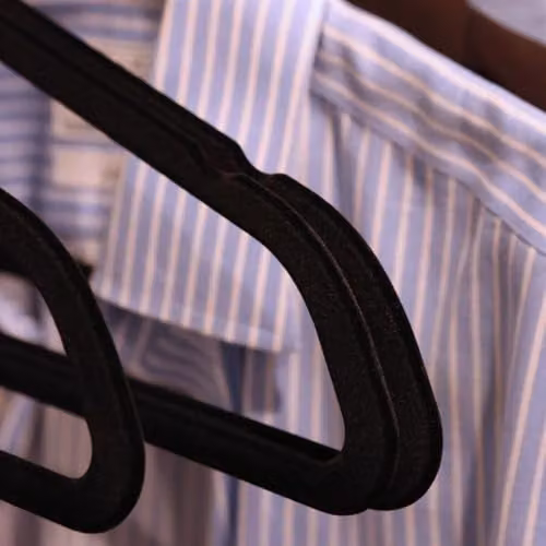 Harbour Housewares Non-Slip Velvet Clothes Hangers with Trouser Bar, Black, Pack of 50 – 5