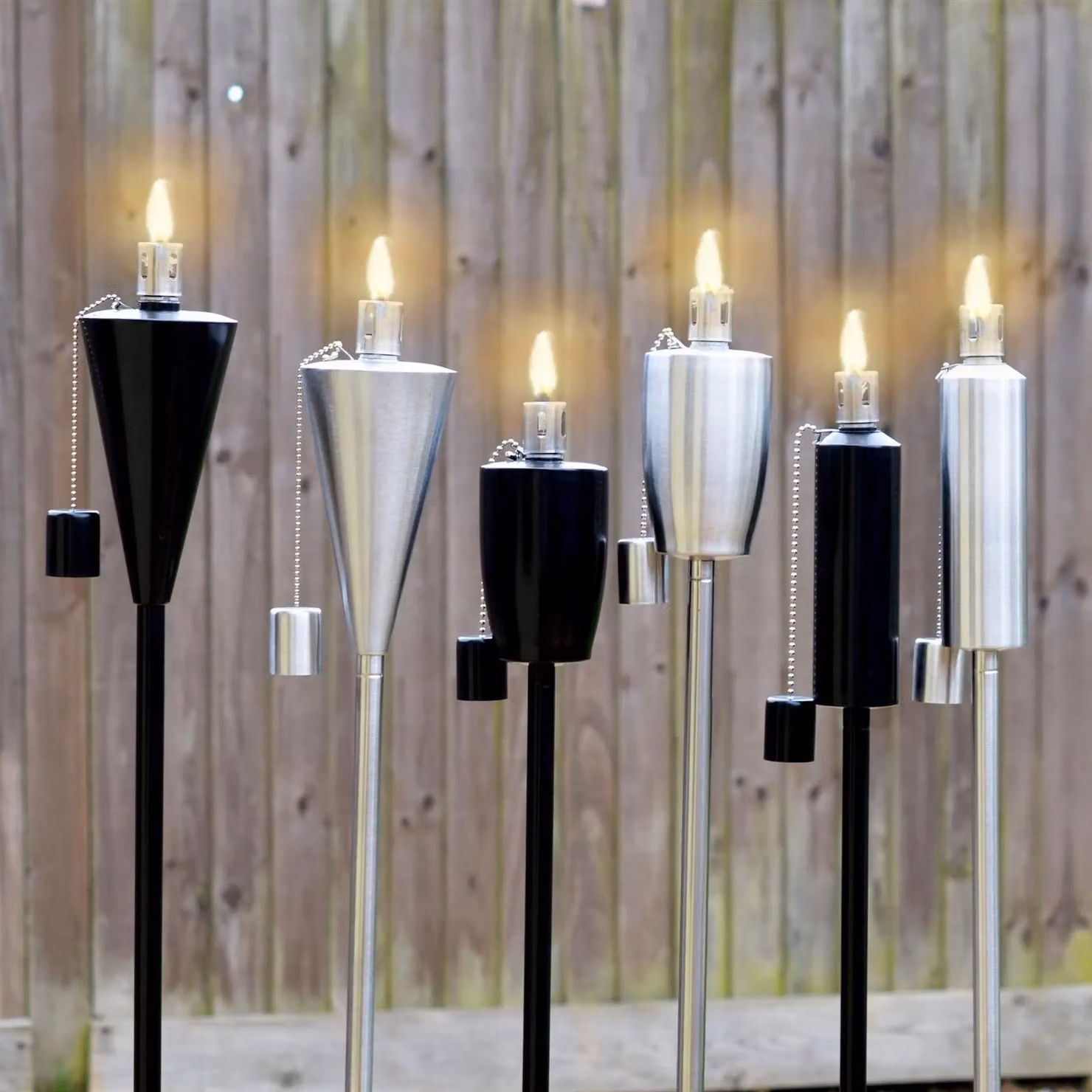 Harbour Housewares Set of 12 Black Metal Cylinder Tiki Outdoor Flame Torches with Ground Spike – 6