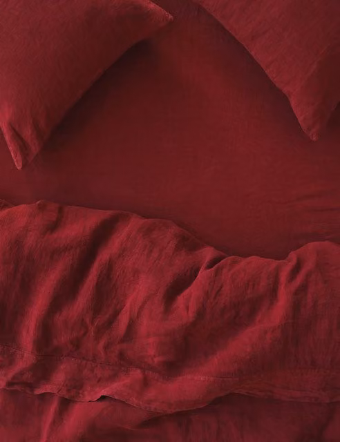 Piglet In Bed Pure Linen Fitted Sheet in Red, 200 x 200 cm