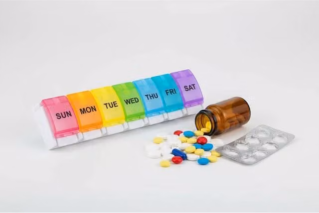 FLAVORA 7 Day Weekly Pill Organiser Flip Up Pill Box, Multicolour