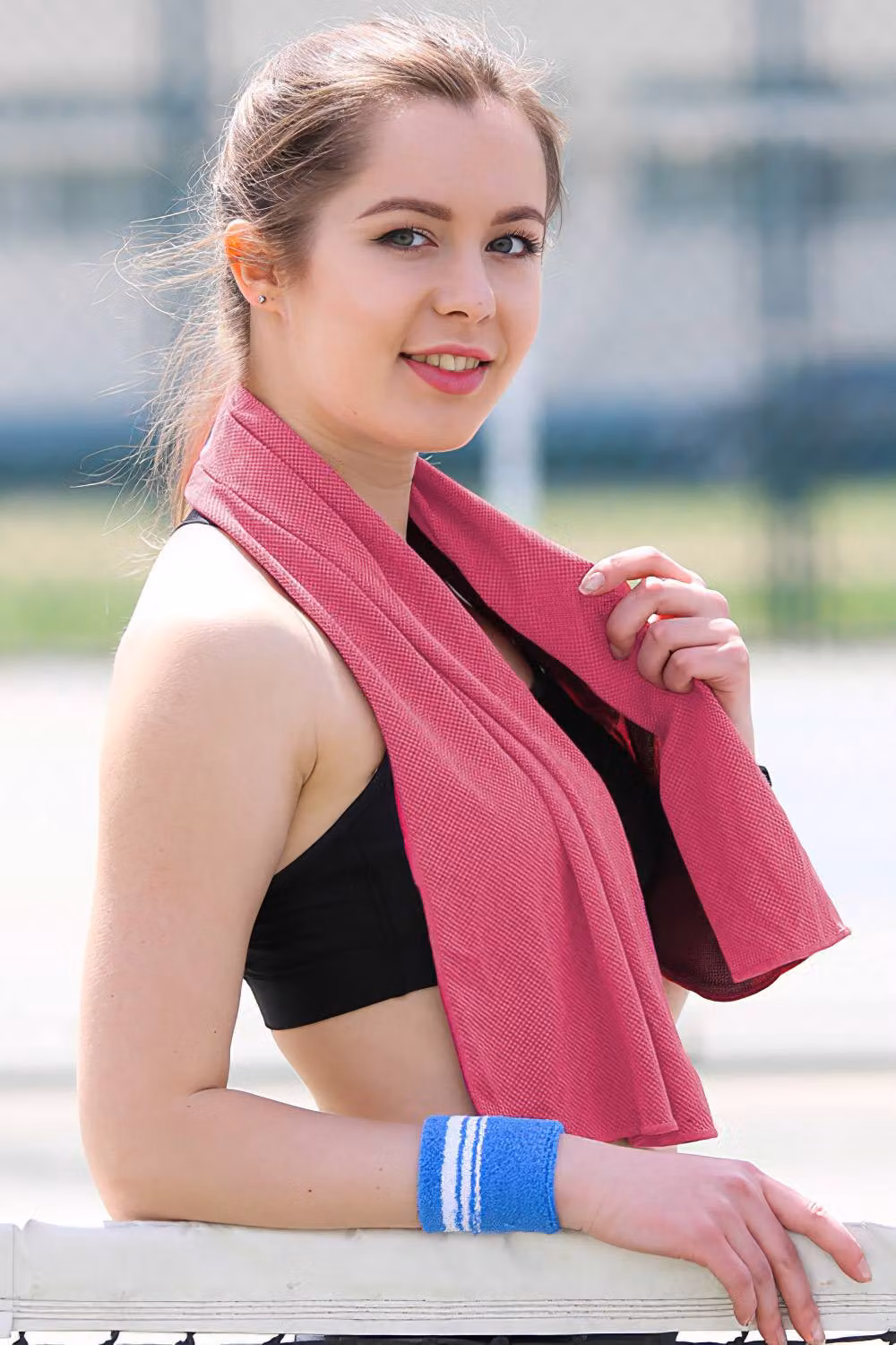 Living and Home Quick Dry Microfibre Towel in Pink – 2