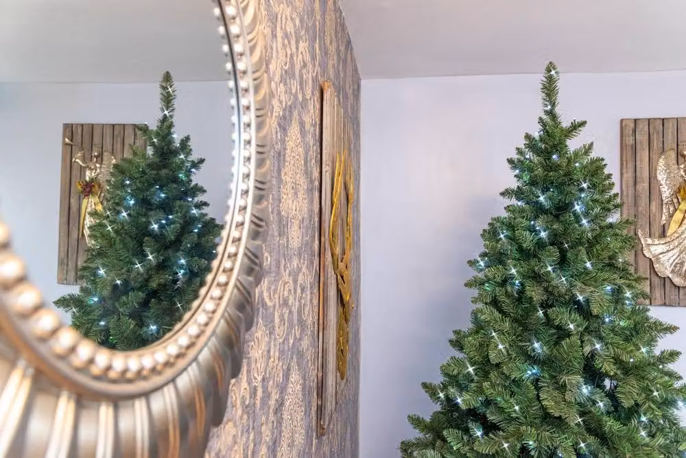 Shatchi 4ft Imperial Pine Artificial Christmas Tree with White LEDs in Green – 2