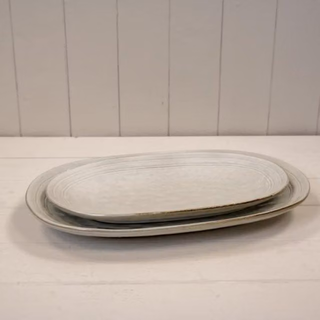 KDMD Satchville Stoneware Serving Platter in Beige and White – 1