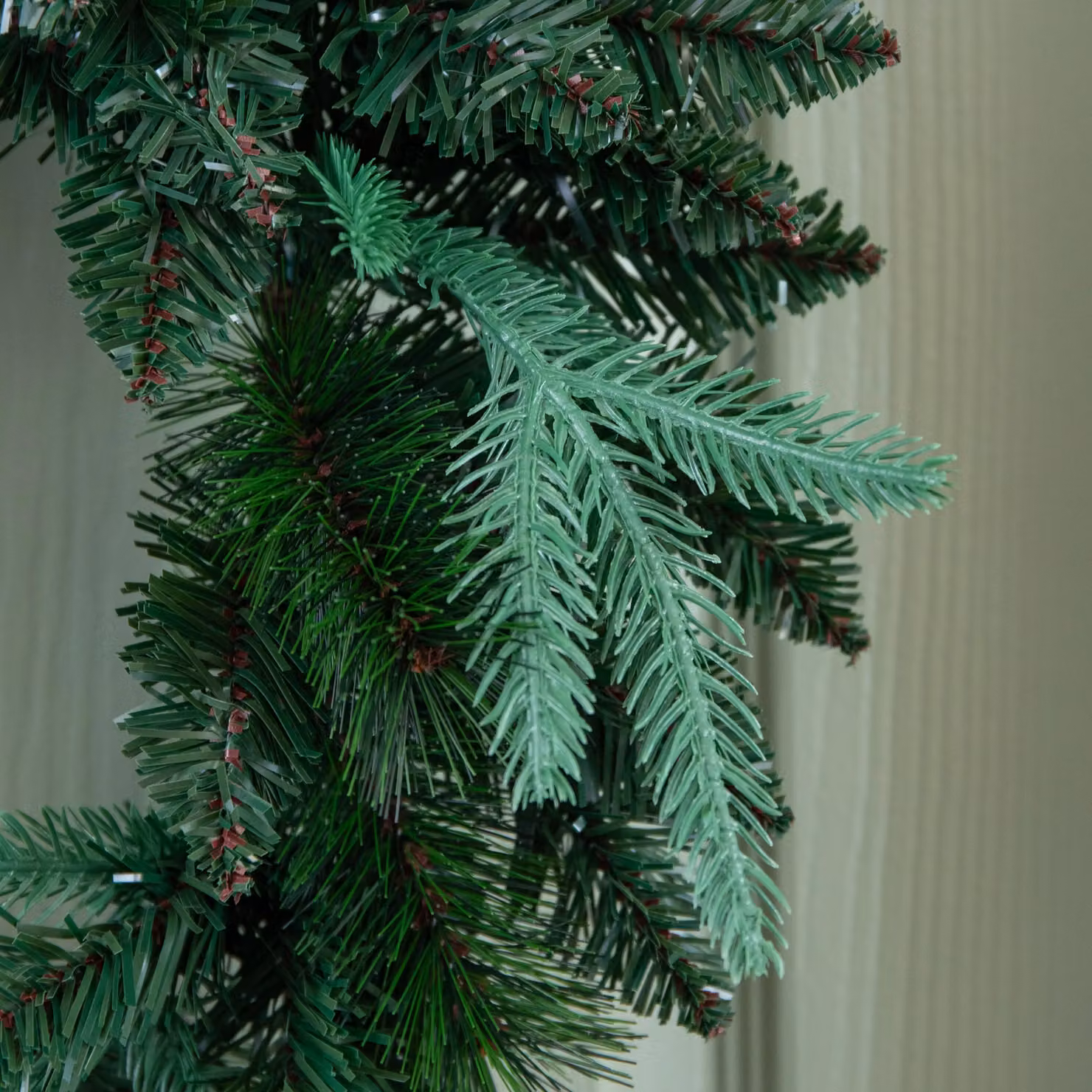 Samuel Alexander Green Norfolk Pine Artificial Christmas Wreath, Diameter: 50 cm – 5