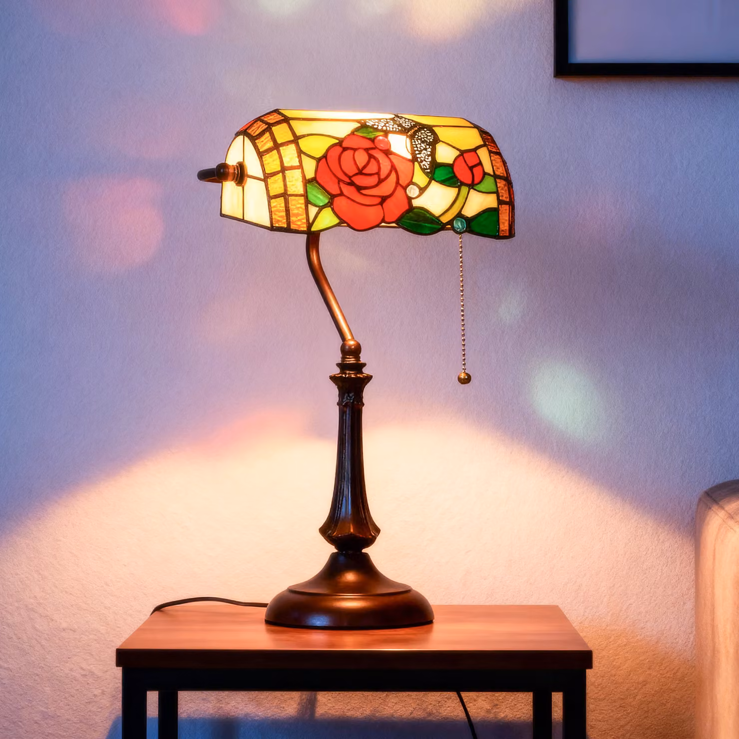 HOMCOM Tiffany-Style Multicolour Glass Table Lamp with Bronze Metal Base and Pull Chain – 9