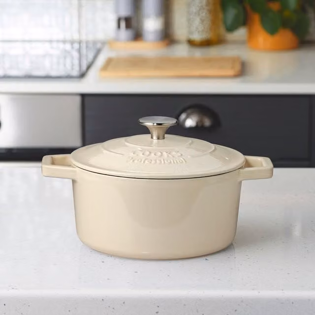 Cooks Professional Enamelled Cast Iron Round Casserole Dish, White, Diameter: 21 cm
