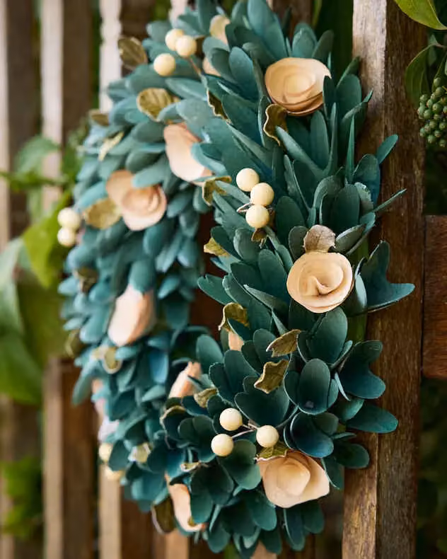 Dibor Crocus & Berry Christmas Wreath Door Decoration, Green, Diameter: 35 cm – 3