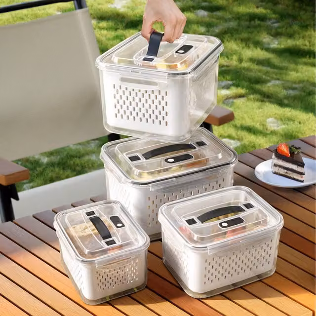 Livingandhome Set of 4 Leakproof Plastic Fridge Storage Containers with Snap Lids, White