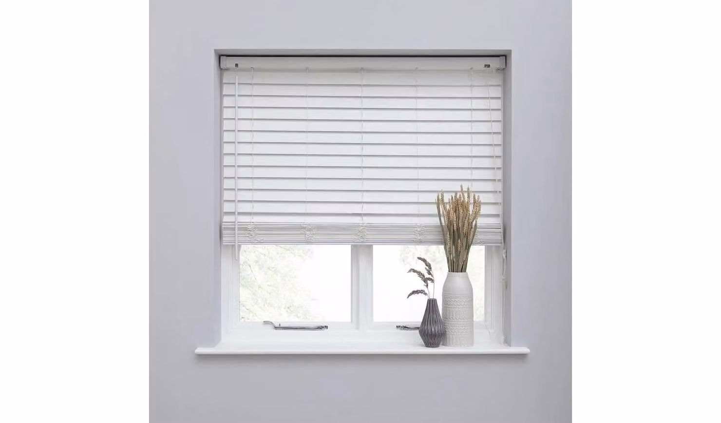 Cheap Furniture Warehouse White 25mm Slat Venetian Blind W: 60 cm, H: 160 cm