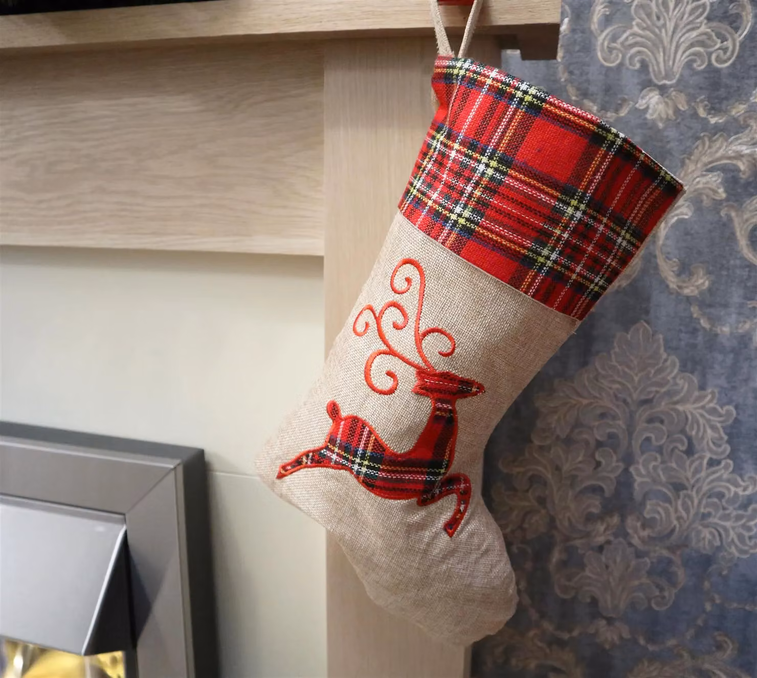 Shatchi Reindeer Christmas Stocking in Brown Burlap Hessian Linen, 45 cm – 10