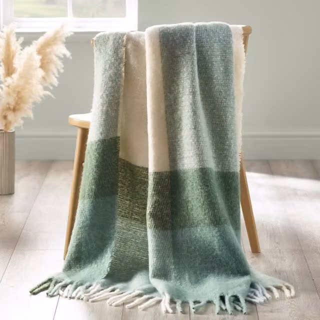 Catherine Lansfield Checked Green Throw Blanket W: 130 cm, L: 170 cm – 1