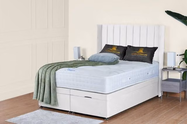 UK Bed Furniture Victoria End Lift Divan Ottoman Bed with 54 Inch Headboard in White, W/D/H: 140 x 200 cm