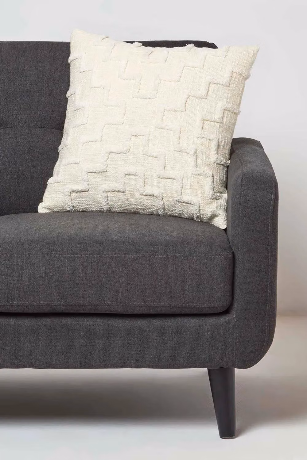 Homescapes Geometric Tufted Cotton Cushion in Beige and White, W/D/H: 45 x 45 x 45 cm – 2