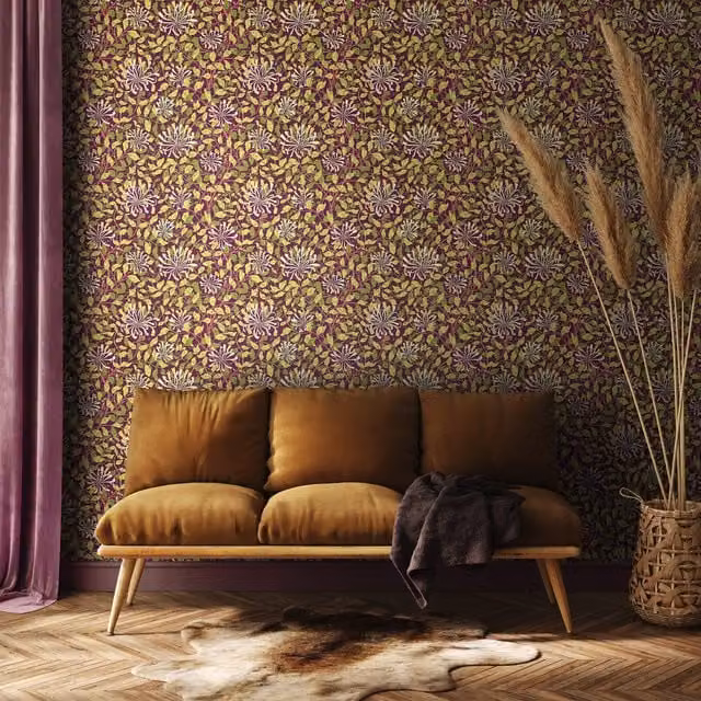 Hoopla Walls Honeysuckle Leaf Trail in Aubergine