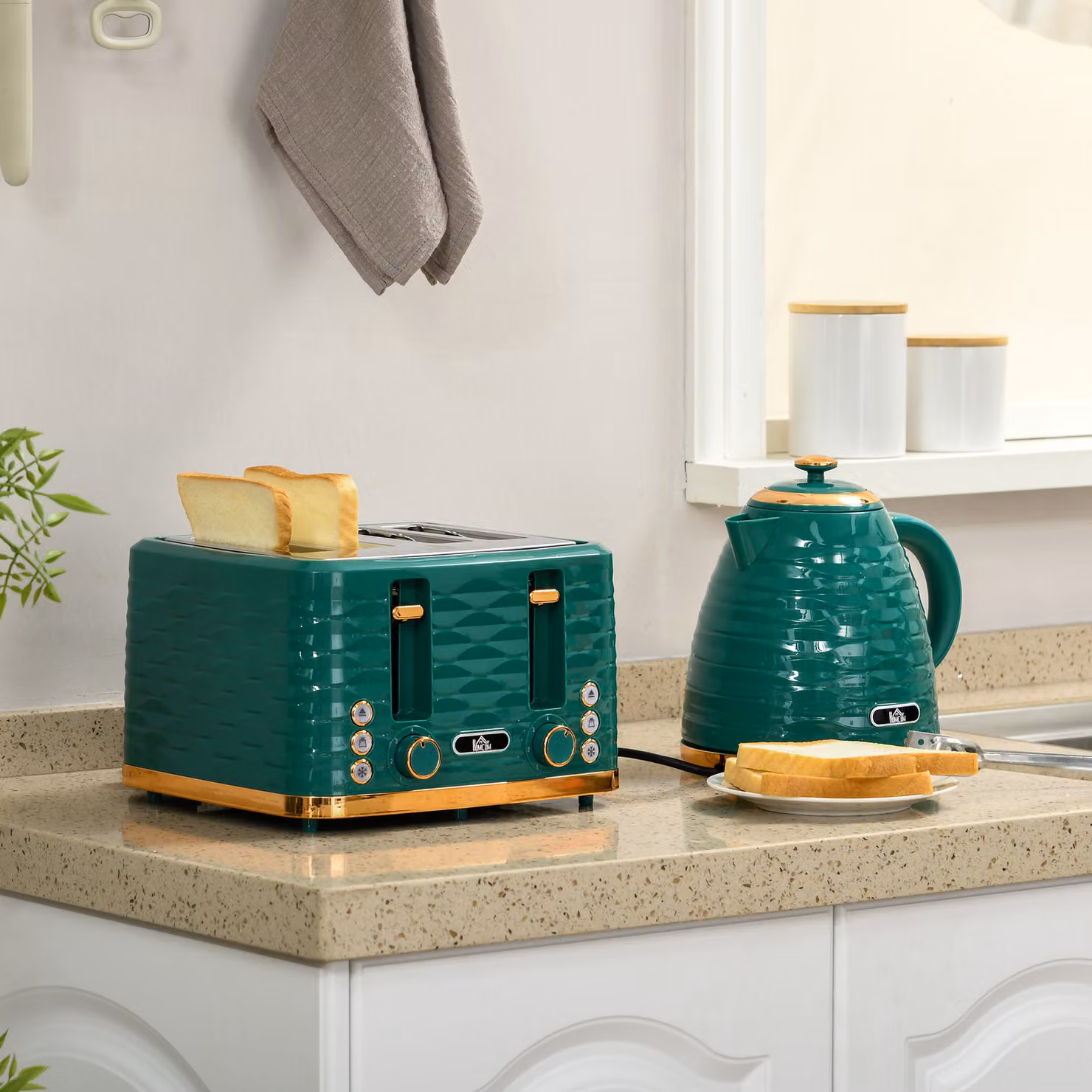 HOMCOM Kettle and Toaster Set in Green, including 1.7L Rapid Boil Kettle and 4-Slice Toaster with 7 Browning Controls and Crumb Tray – 2