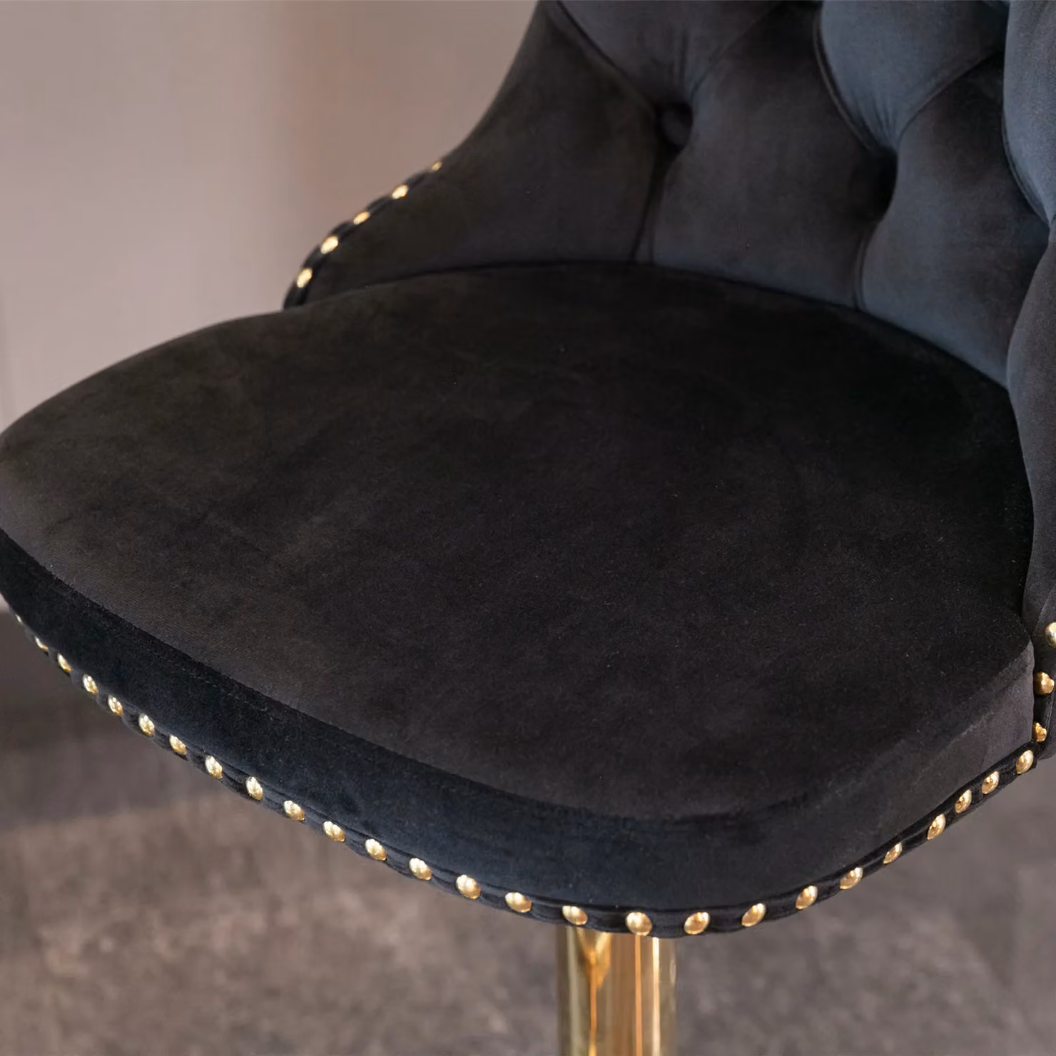 HomeTouch Set of 4 Luxury Black and Gold Velvet Swivel Bar Stools – 3