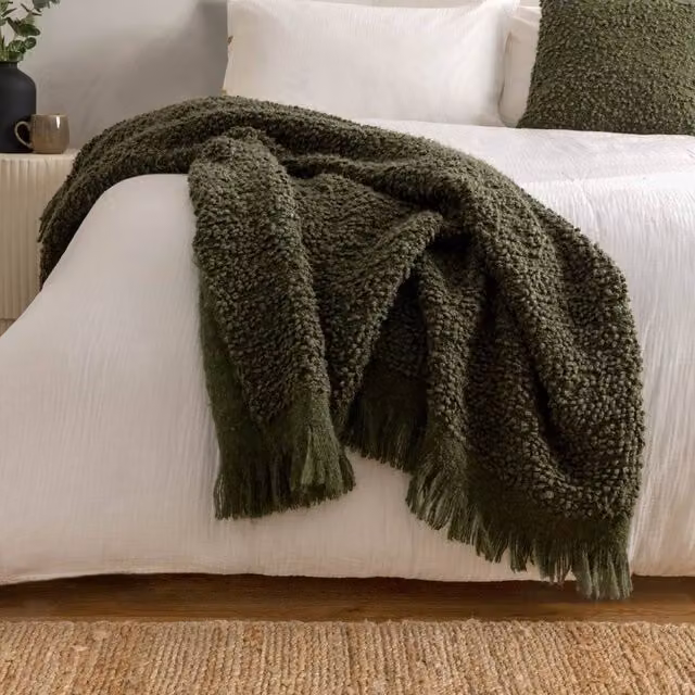 Yard Ulsmere Woven Boucle Fringed Throw in Green, W: 130 cm, D: 180 cm – 3