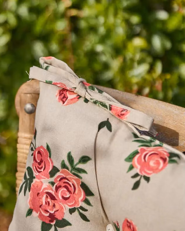 Dibor Set of 2 Vintage Rose and Green Quilted Outdoor Garden Chair Seat Pad Cushions, W: 40 cm x L: 40 cm – 4