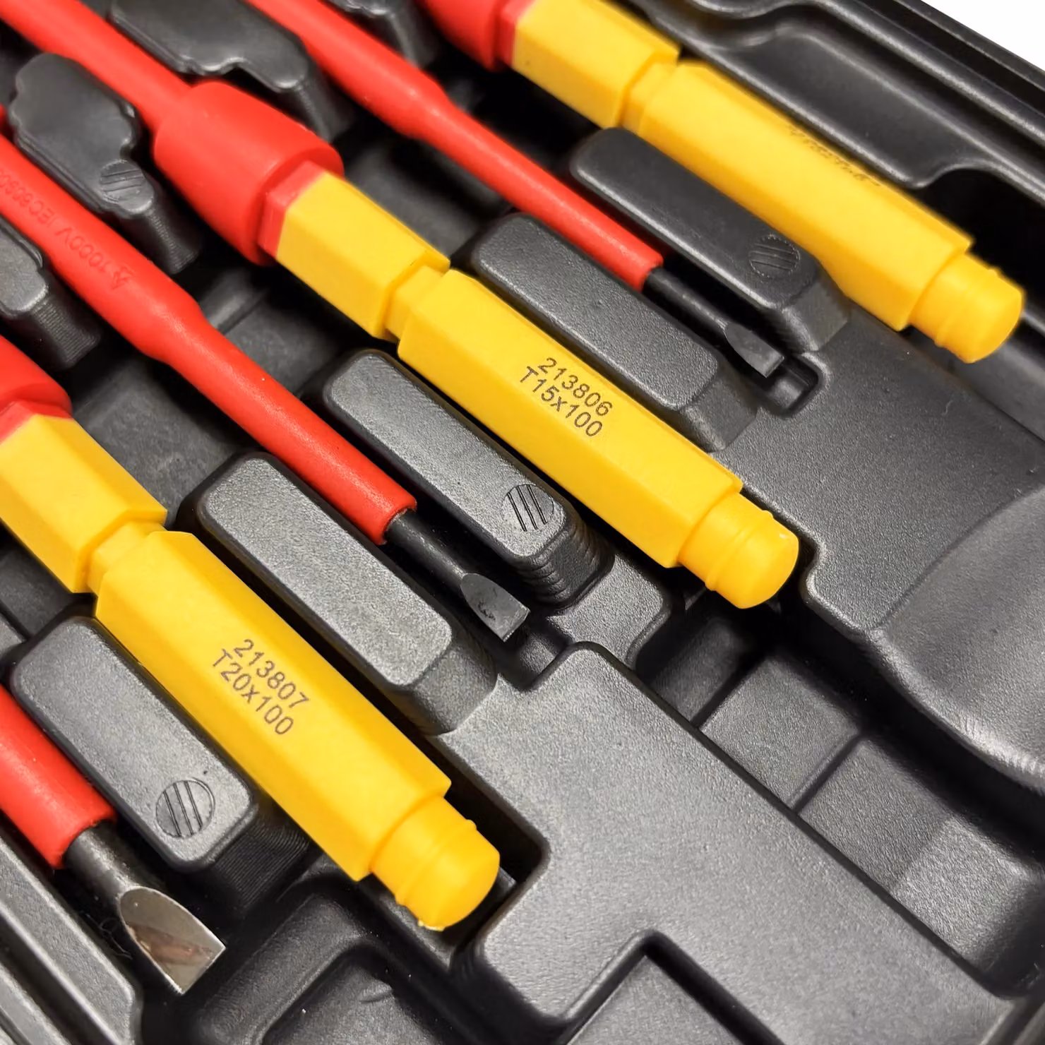 Lumberjack 13 Piece Red VDE Insulated Electrician Screwdriver Set – 7