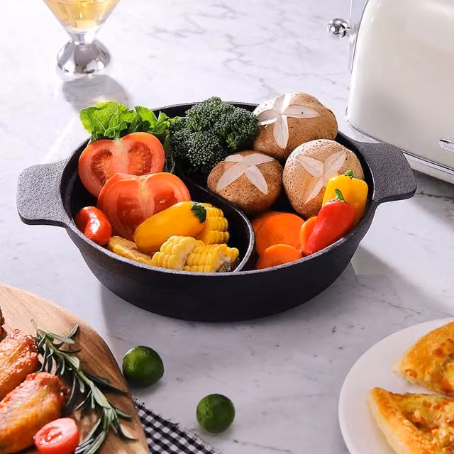Livingandhome Uncoated Black Cast Iron Saucepan