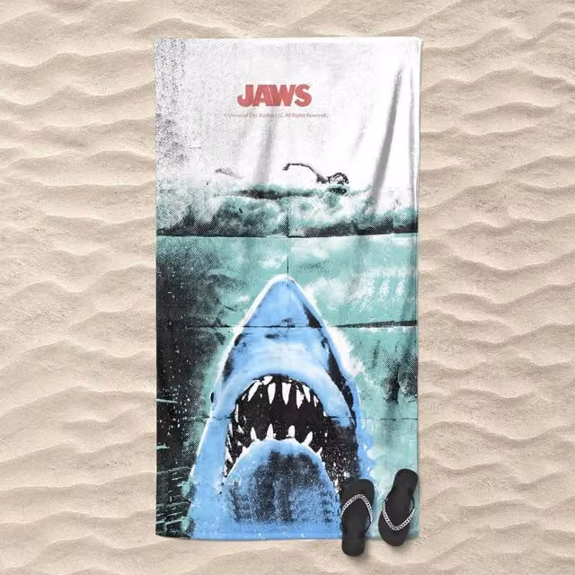 Zavvi Jaws Iconic Image Beach Towel in White and Multicolour, W/D/H: 140 x 70 x 70 cm