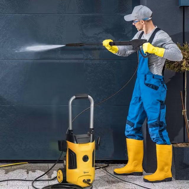 Outsunny 1800W 150 Bar Pressure Washer with Adjustable Nozzle, Yellow
