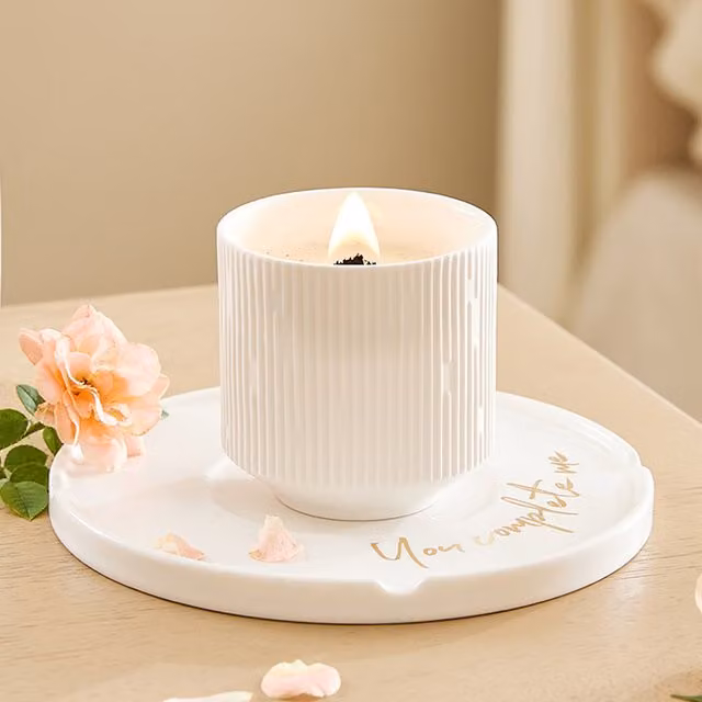 Livingandhome White Striped Ceramic Soy Wax Candle with Wood Wick in Peach Oolong Tea Fruity Scent