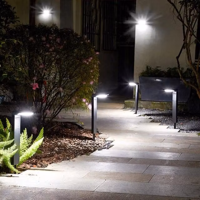 Livingandhome Set of 2 Black Solar Garden Stake Lights