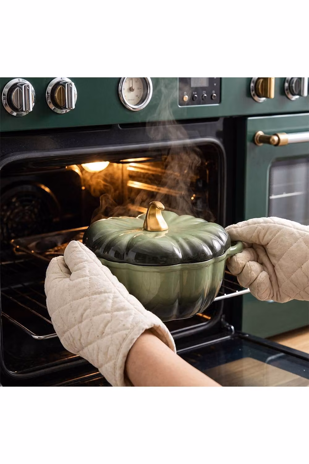 Living and Home Enamelled Cast Iron Pumpkin Dutch Oven with Lid and Handles in Green – 4
