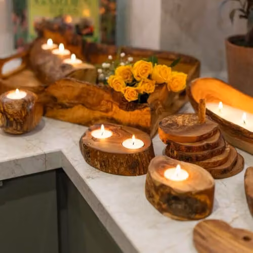 Verano Wild Fig Scented Soy Wax Candle in Brown Reusable Olive Wood Boat – 2