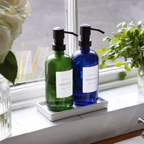 Harbour Housewares Pack of 2 Green Glass Soap Dispensers with Black Pumps and White Labels, 500ml – 3