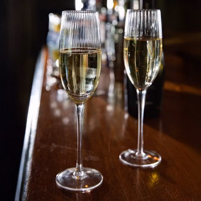 BarCraft Striped Glass Champagne Flutes, 2 x 200ml, Clear