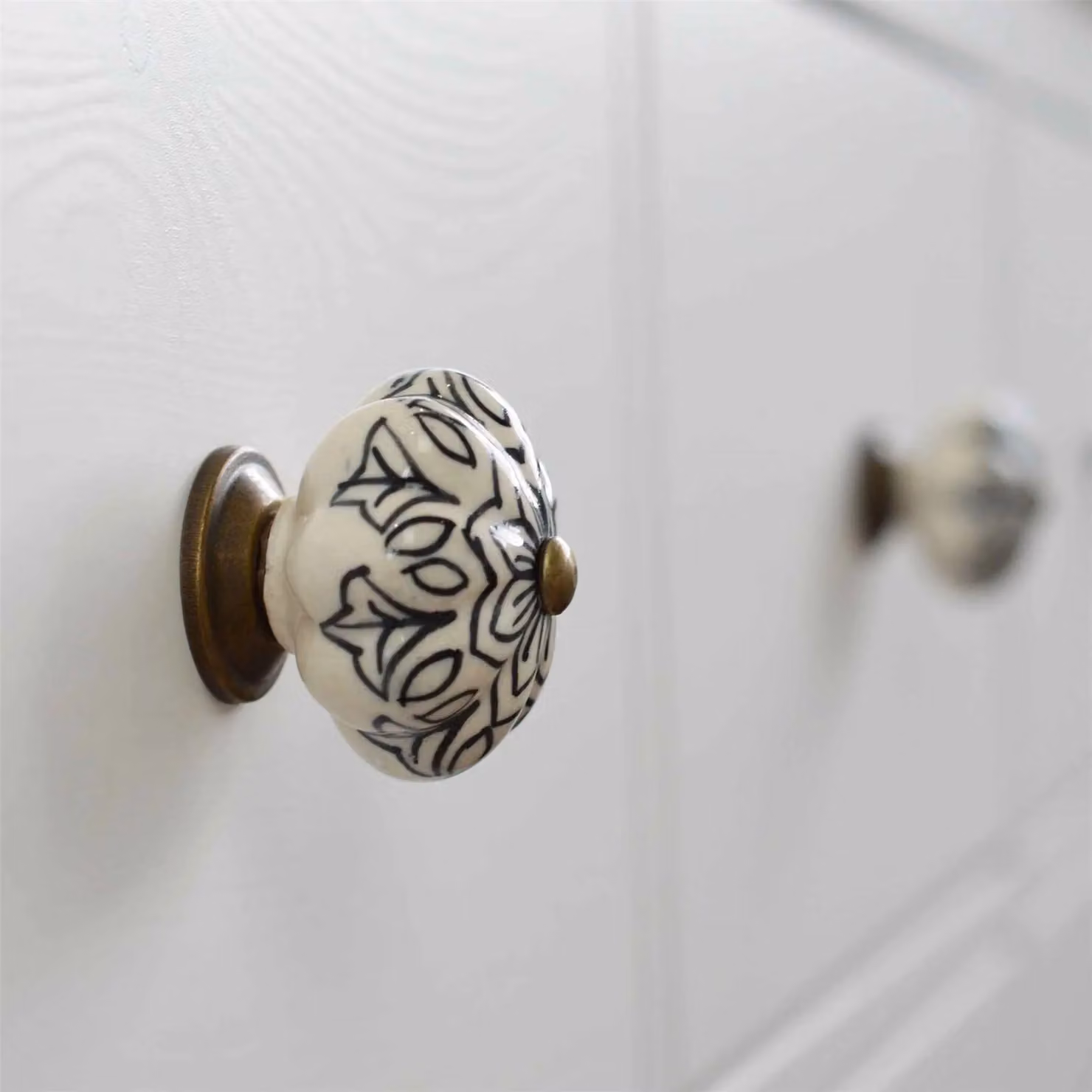Nicola Spring Black Ceramic Floral Cabinet Knob – 5