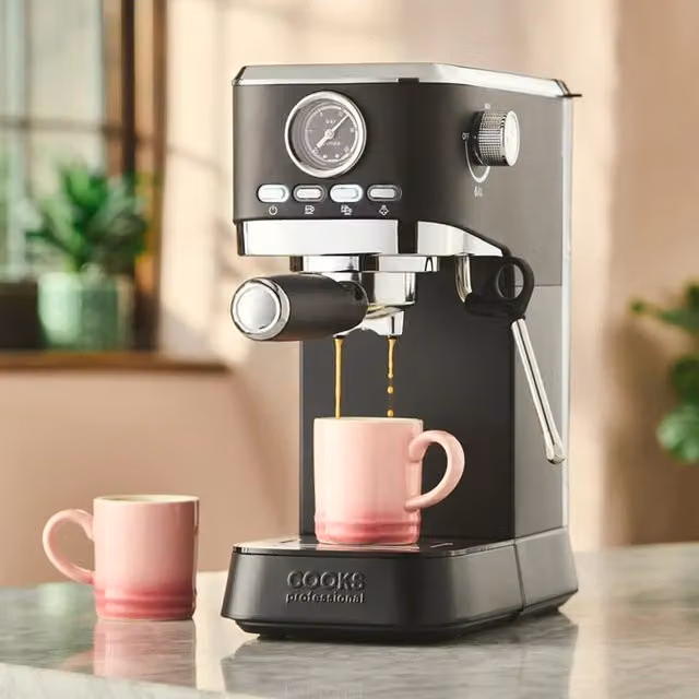 Cooks Professional 20 Bar Espresso Coffee Machine with Steam Wand and Removable Tank in Black