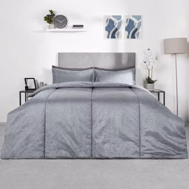 OHS White 10.5 Tog Hollow Fibre Duvet and Pillowcase Set