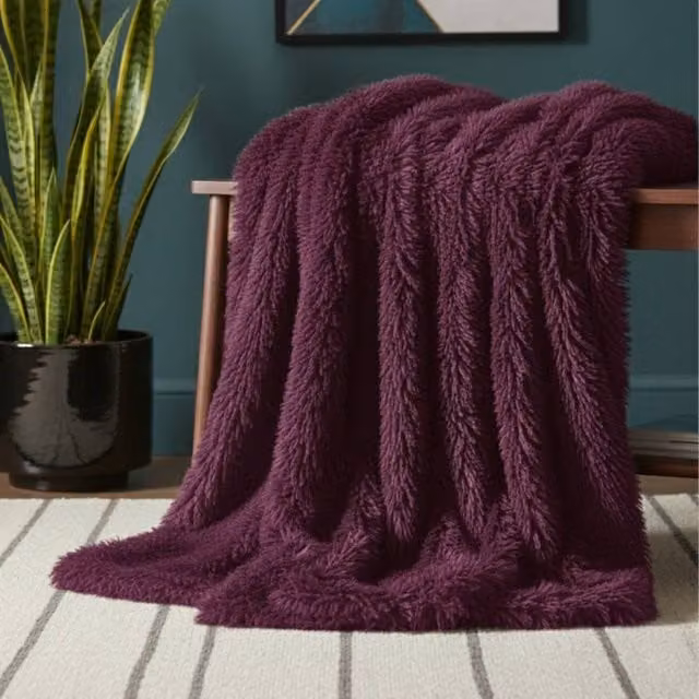 Snug City Extra Fluffy Plush Throw Blanket in Purple, W/D/H: 150 x 200 cm