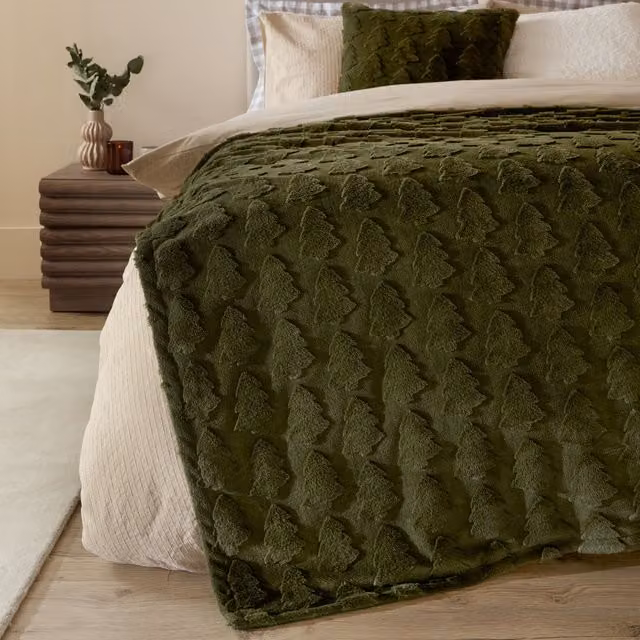 Furn Pines Reversible Double Face Faux Fur Throw in Green, W: 150 cm, D: 200 cm – 1