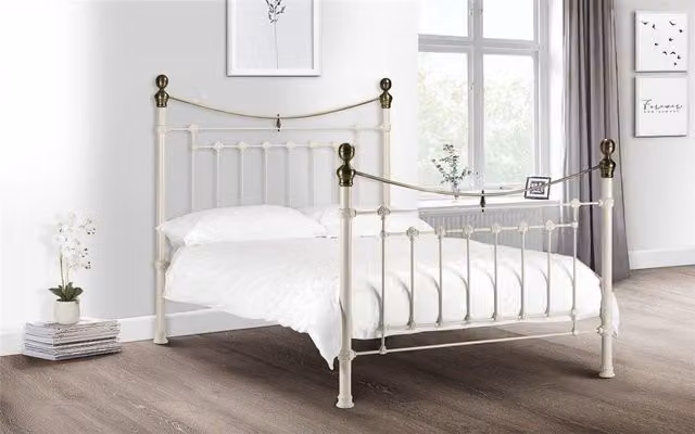 Ashfield Victorian Style Upholstered Bed Frame in White and Gold, Double Size (140 x 200 cm)