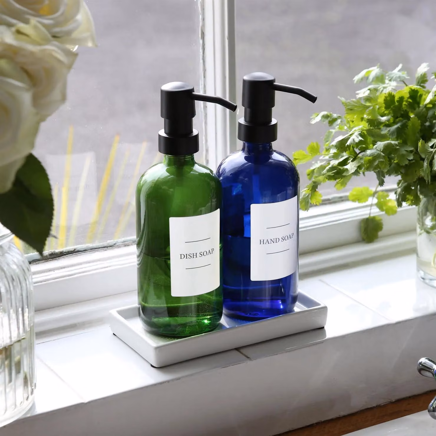 Harbour Housewares Pack of 3 Blue Glass Soap Dispensers with Black Pumps and White Labels, 500ml – 4