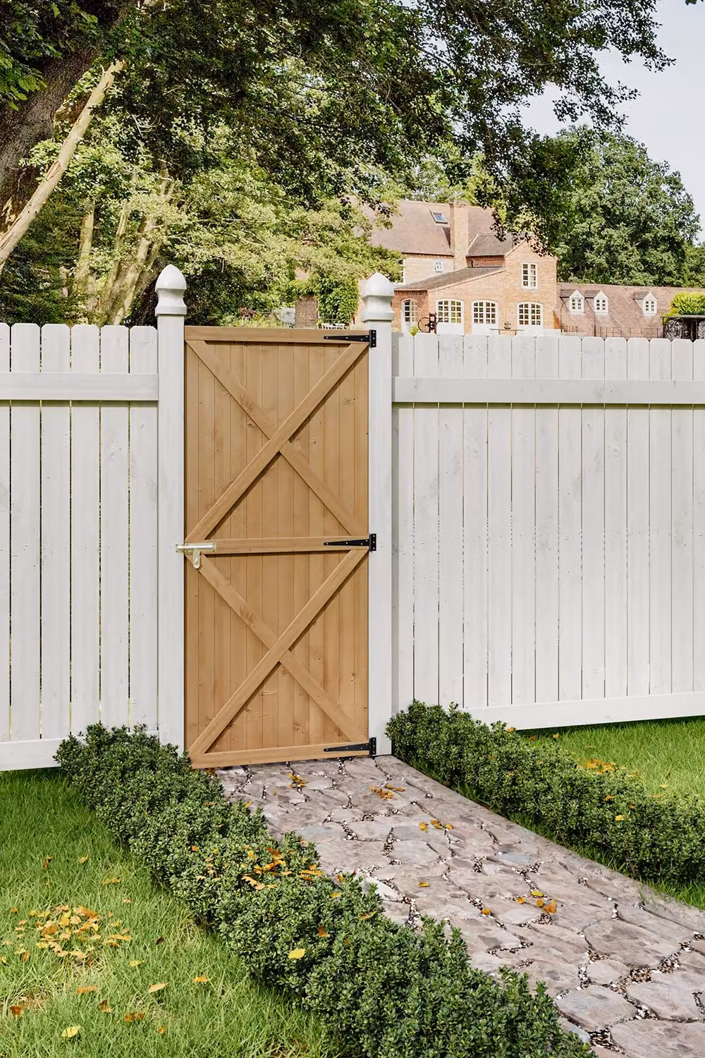 Living and Home Brown Pine Wood Garden Flat Top Swing Gate with Latch and Hinges, H: 183 cm, W: 79 cm – 3