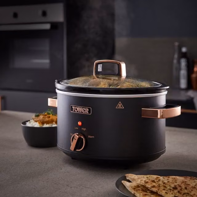 Tower Cavaletto 3.5L Slow Cooker in Black and Gold