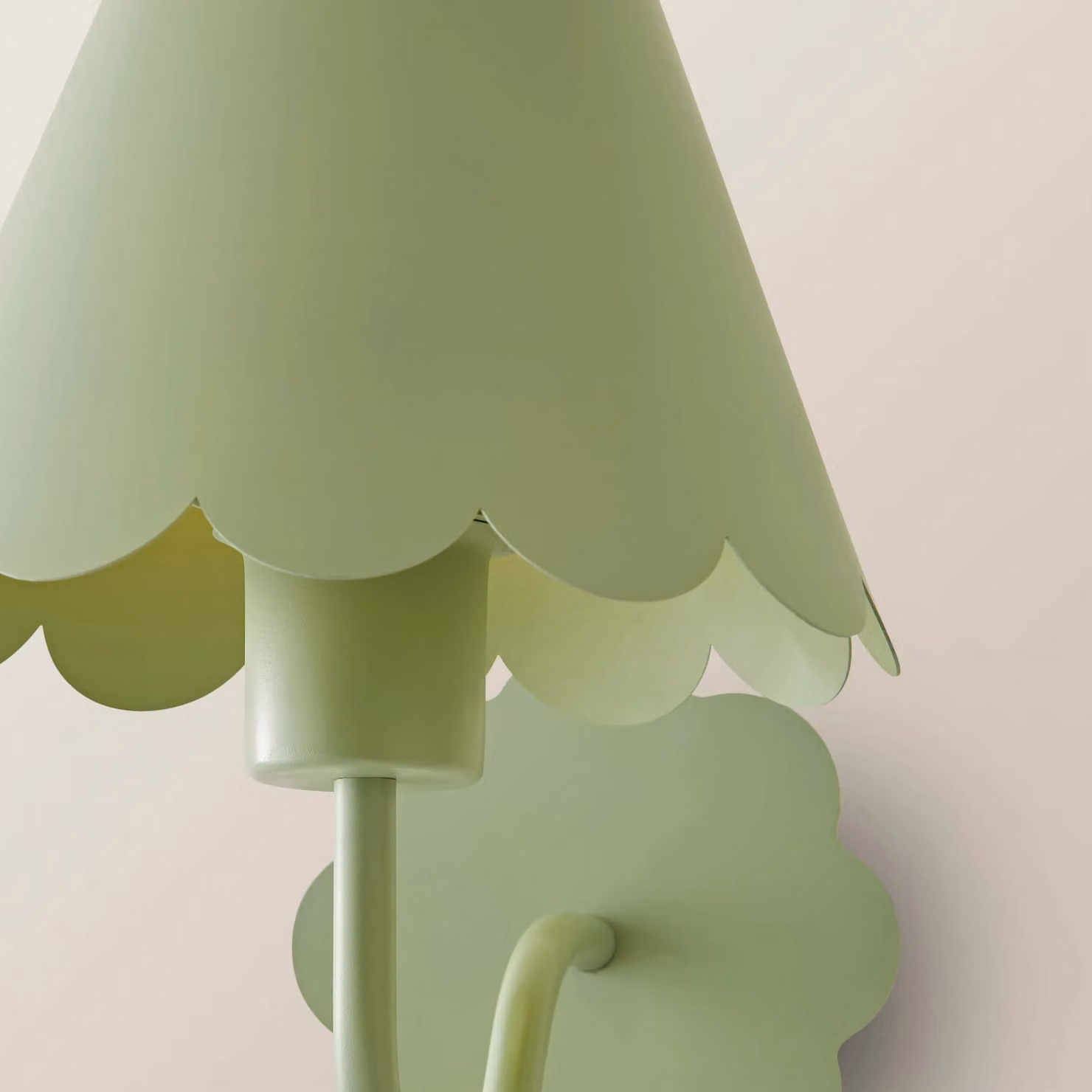ValueLights Hattie Rechargeable Metal Scalloped Edge Wall Light in Green – 3