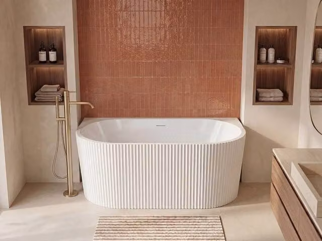 Vente-unique Textured Asymmetric Semi Freestanding Acrylic Bathtub in White, W/D/H: 170.5 x 80 x 58.5 cm, 250 L