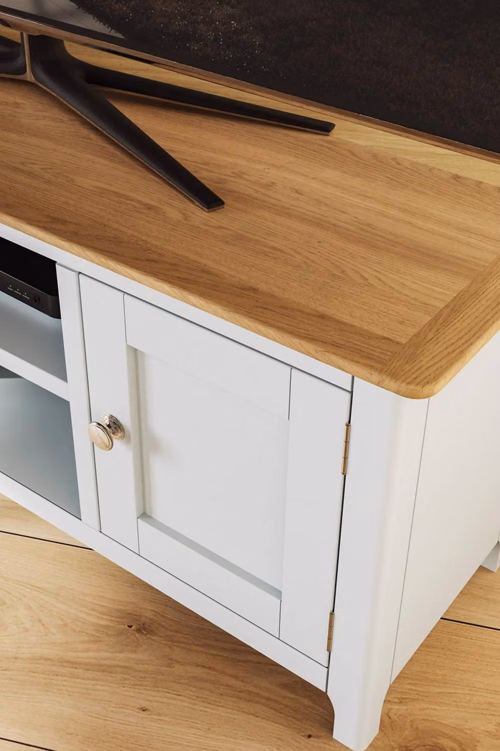 FWStyle Oak 2 Door TV Unit with Cream Linen Doors – 2