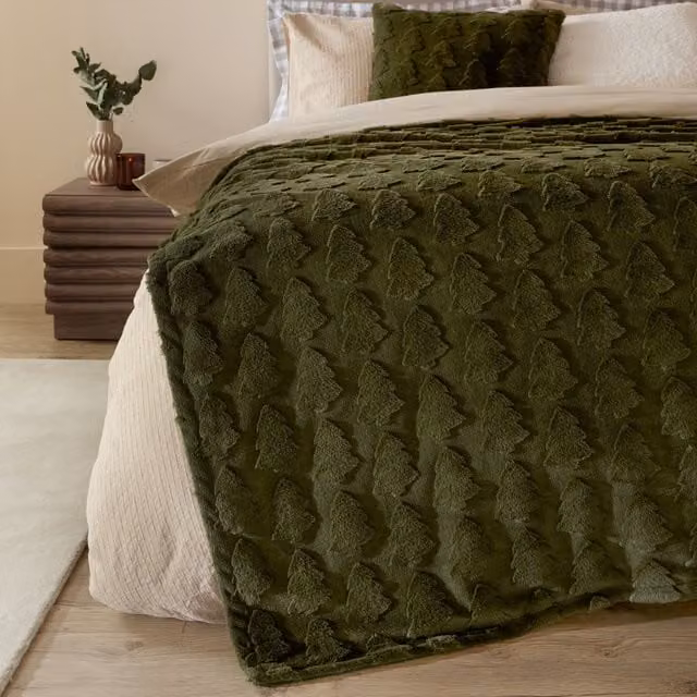Furn Pines Reversible Double Face Faux Fur Throw in Green, W: 150 cm, D: 200 cm
