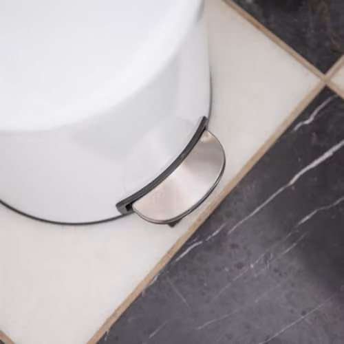 Harbour Housewares 5L Round Stainless Steel Pedal Bin and Toilet Brush Set in White – 3