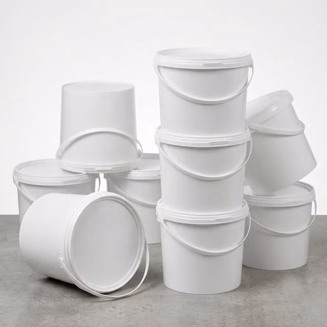 Storm Trading Group Set of 5 White 10L Plastic Storage Buckets with Lids and Handles